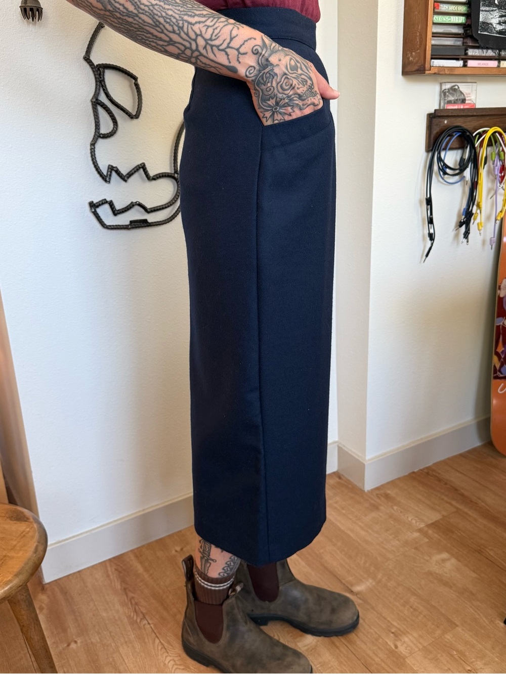 Vintage 70s Navy Blue Wool Midi Pencil Skirt ~ Size Small / 26" - Picture 2 of 10